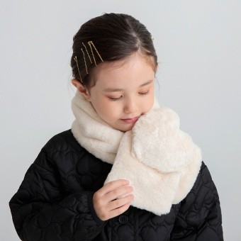 ハート型フェイクファーマフラー