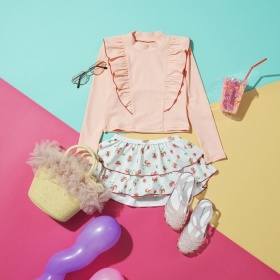 サーモンピンク