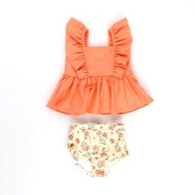 サーモンピンク