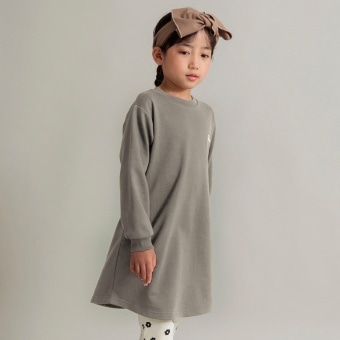【DRC/やわらか薄手裏毛】ワンポイント刺繍長袖ワンピース