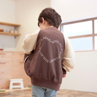 オーバーサイズ バックハートロゴ刺しゅう 袖配色スウェットスタジャン