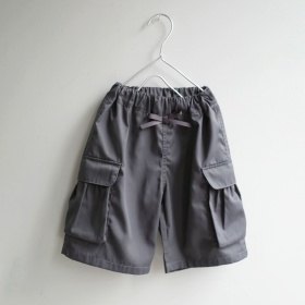 チャコールグレー